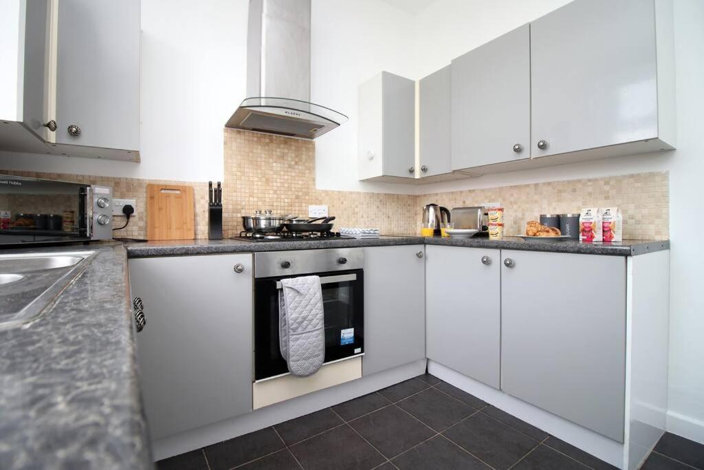 Вилла Holiday House For 7 Guests, Free Wi-Fi & Self Check-In Explore Newport Экстерьер фото