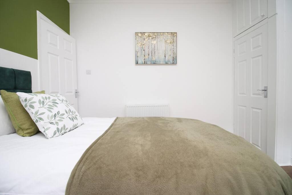Вилла Holiday House For 7 Guests, Free Wi-Fi & Self Check-In Explore Newport Экстерьер фото