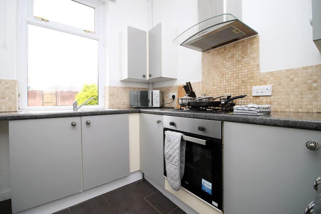 Вилла Holiday House For 7 Guests, Free Wi-Fi & Self Check-In Explore Newport Экстерьер фото