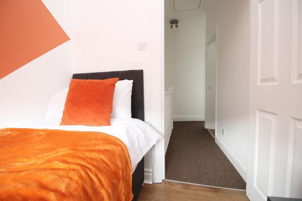 Вилла Holiday House For 7 Guests, Free Wi-Fi & Self Check-In Explore Newport Экстерьер фото
