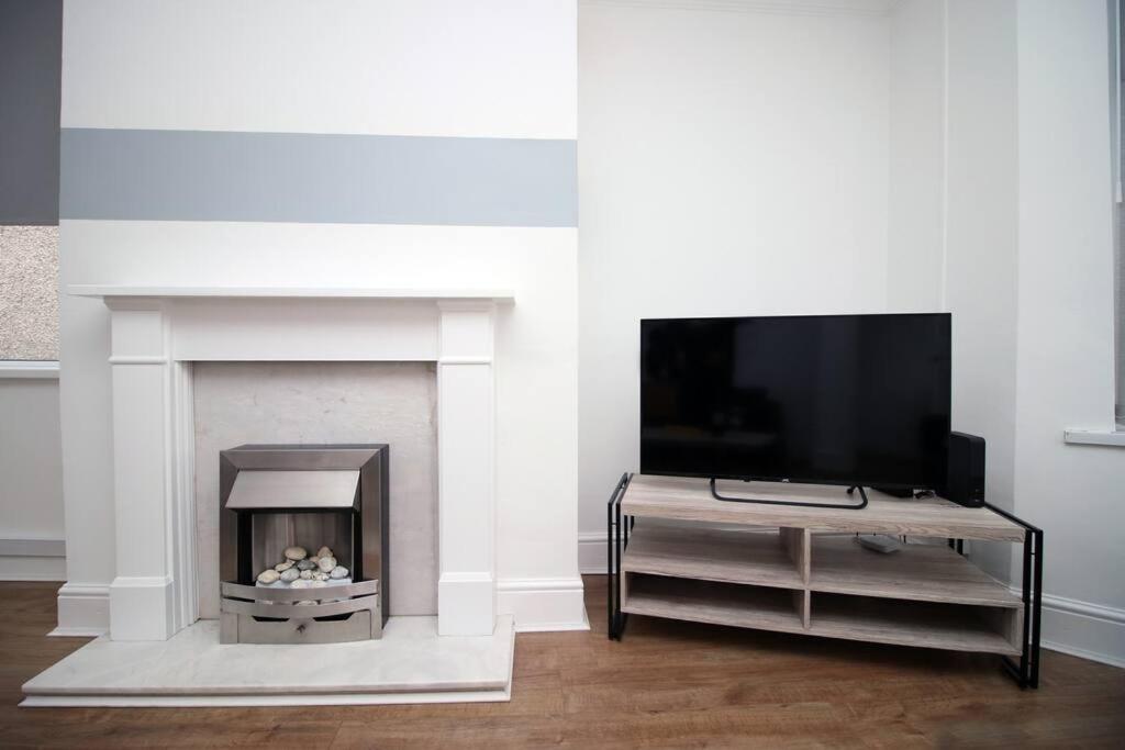 Вилла Holiday House For 7 Guests, Free Wi-Fi & Self Check-In Explore Newport Экстерьер фото