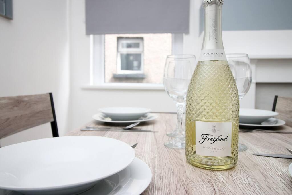 Вилла Holiday House For 7 Guests, Free Wi-Fi & Self Check-In Explore Newport Экстерьер фото
