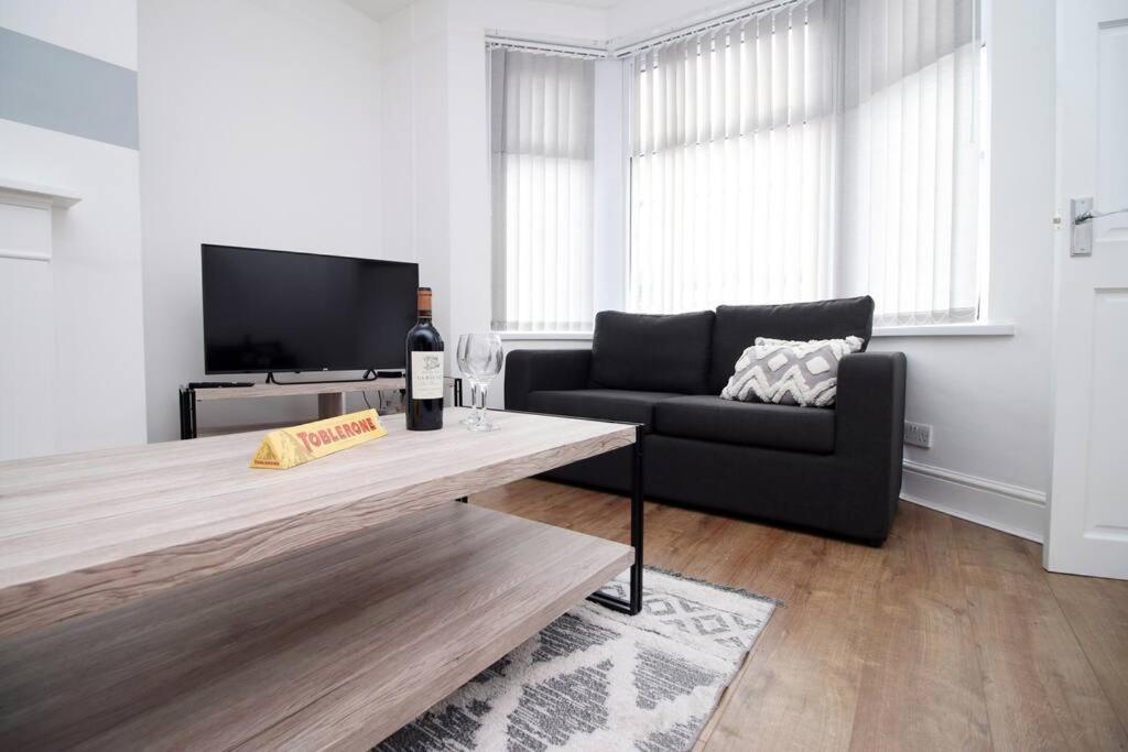 Вилла Holiday House For 7 Guests, Free Wi-Fi & Self Check-In Explore Newport Экстерьер фото