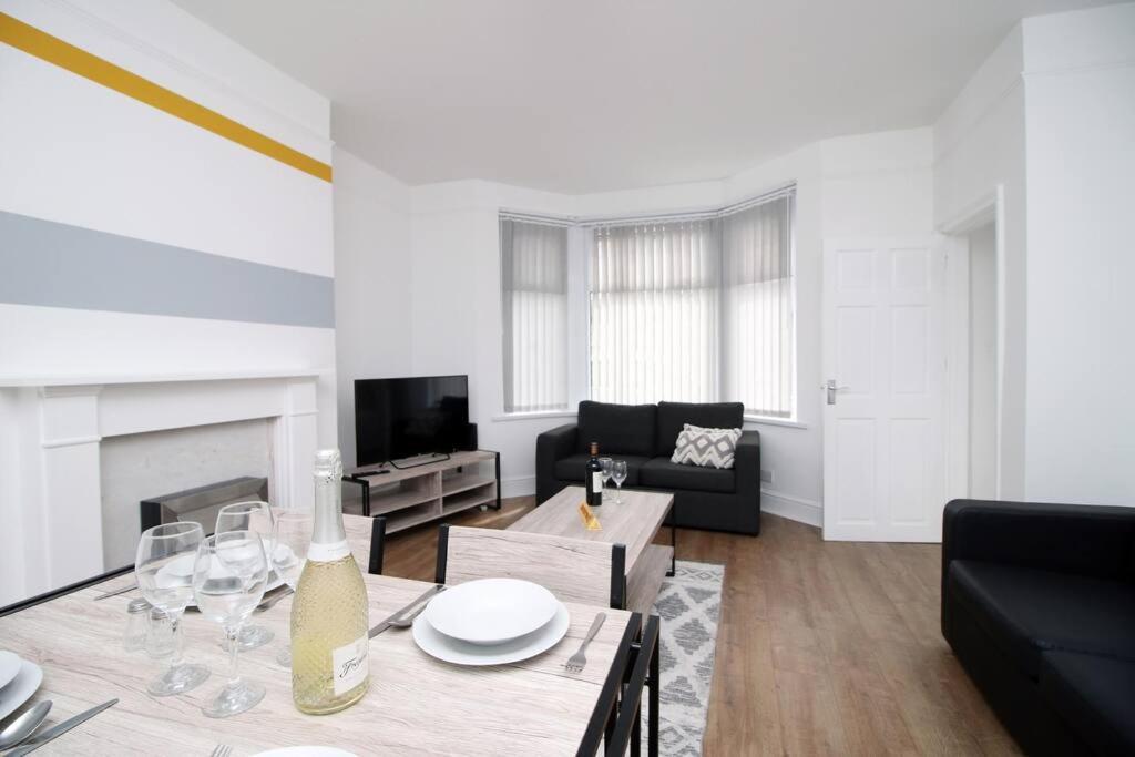 Вилла Holiday House For 7 Guests, Free Wi-Fi & Self Check-In Explore Newport Экстерьер фото